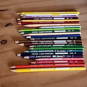 Vintage Venus Laurentien colored pencil crayons 1 to 24